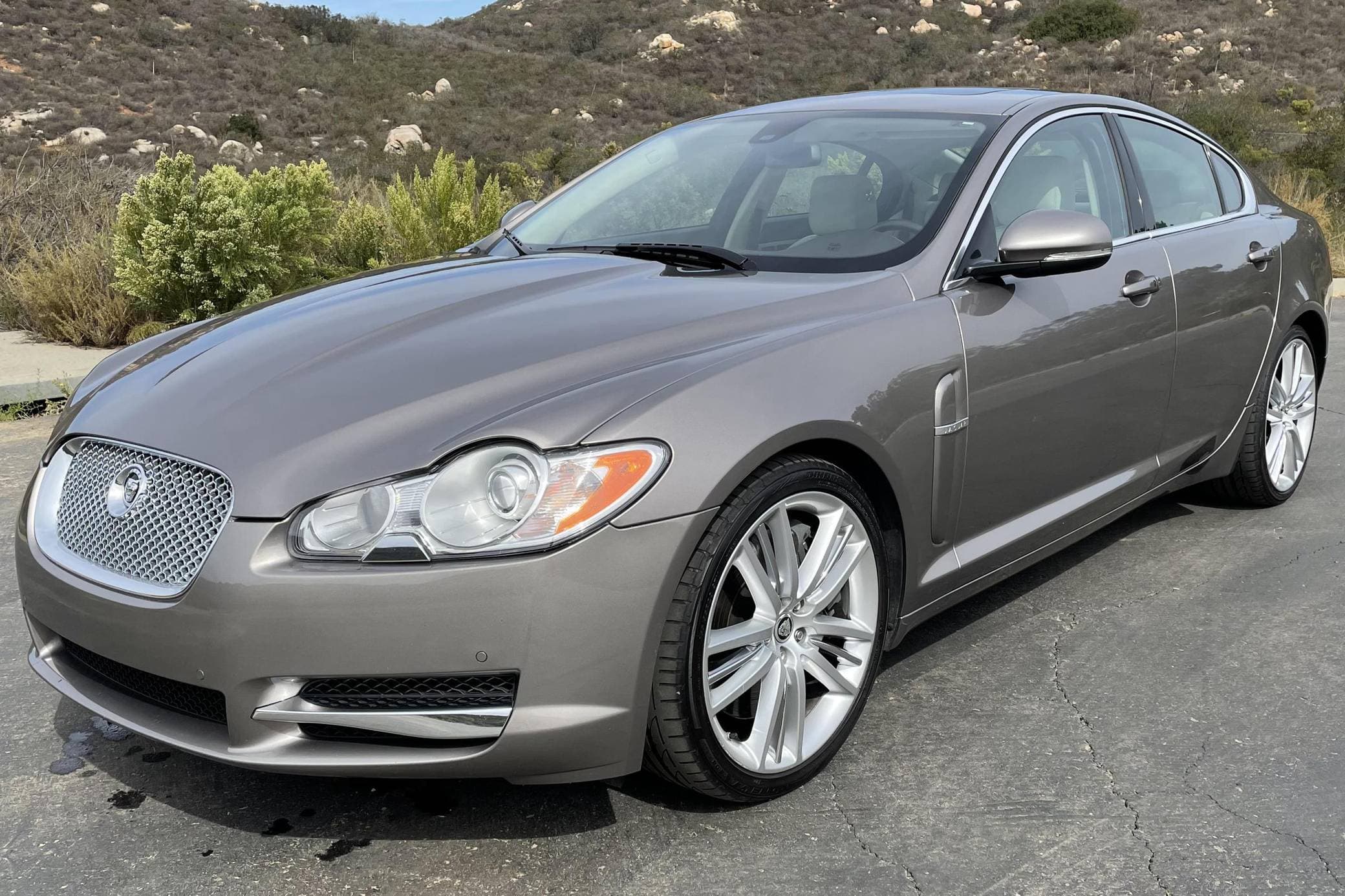 2011 Jaguar XF sold for $23,500