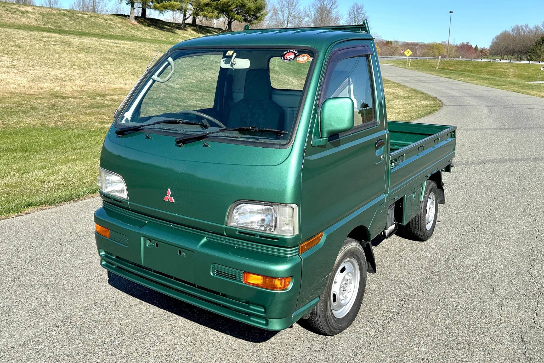 1997 Mitsubishi Minicab sold for $7,800