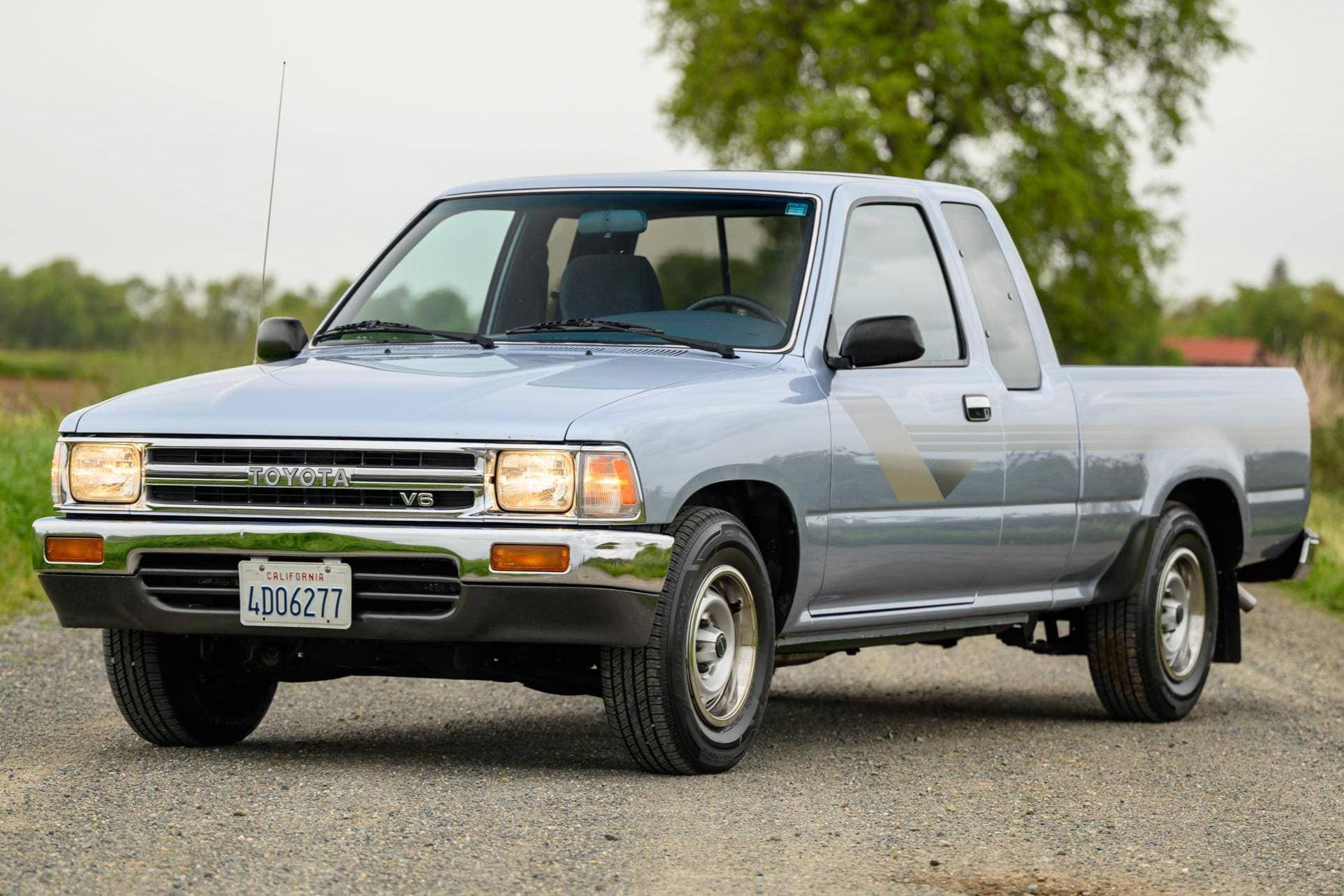 1990 Toyota Pickup sold for $12,900
