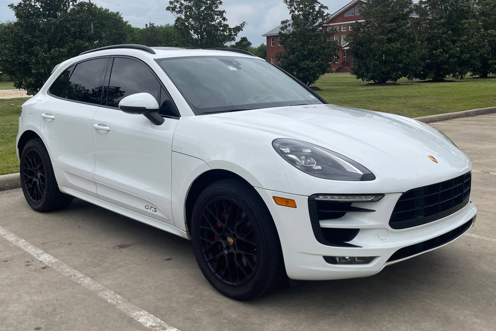 2017 Porsche Macan sold for $25,250