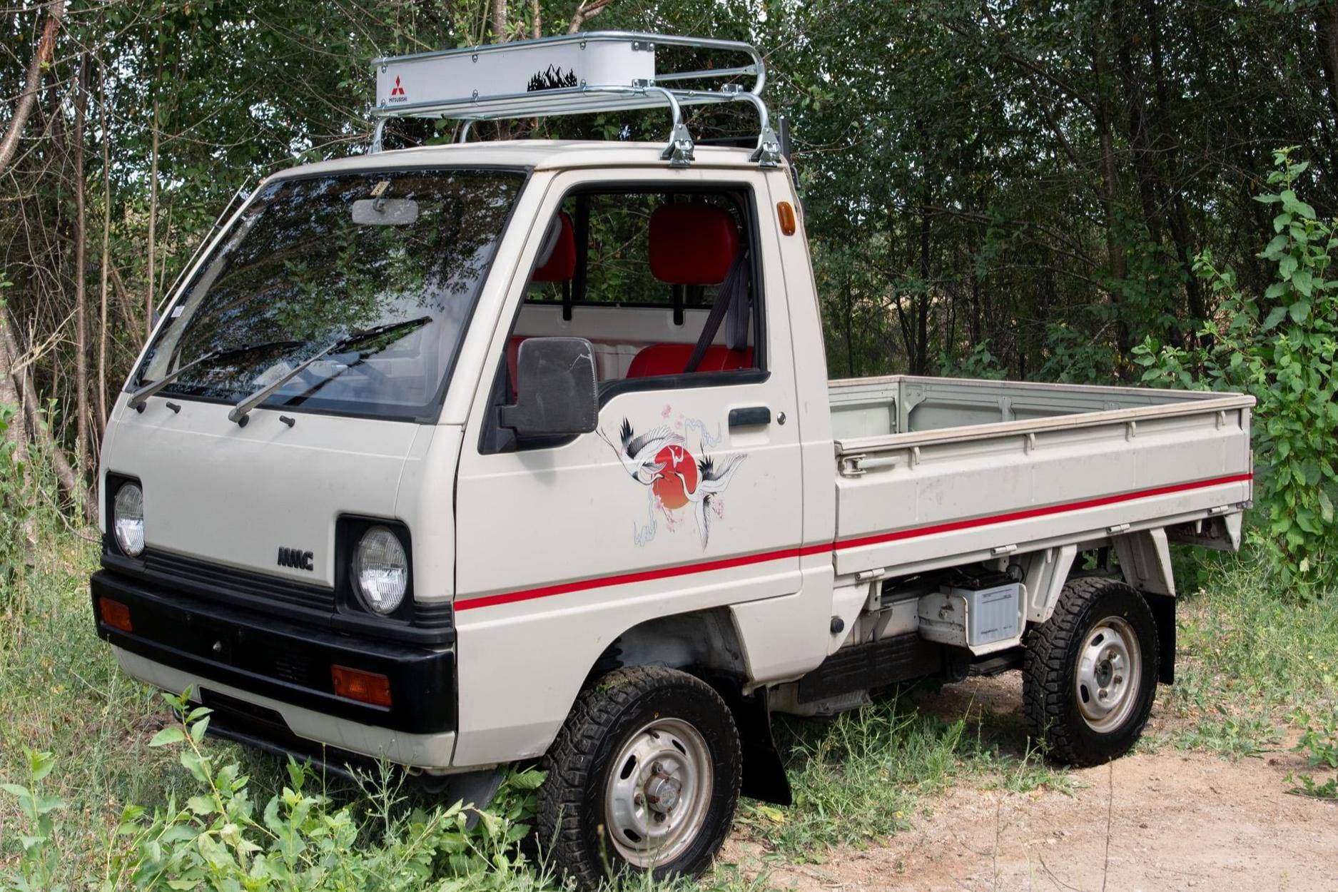 1985 Mitsubishi Minicab sold for $6,000