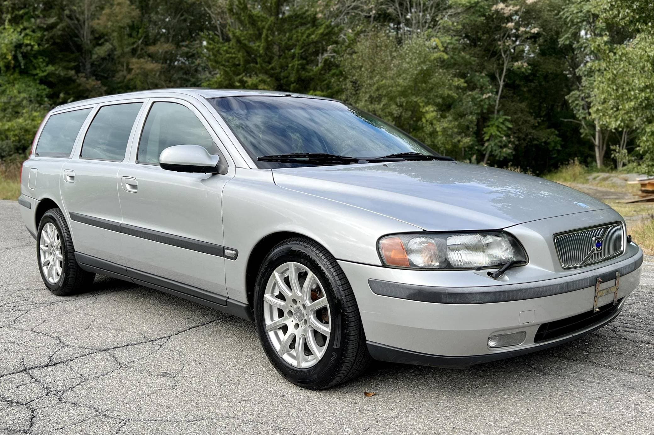 2002 Volvo V70 sold for $6,917