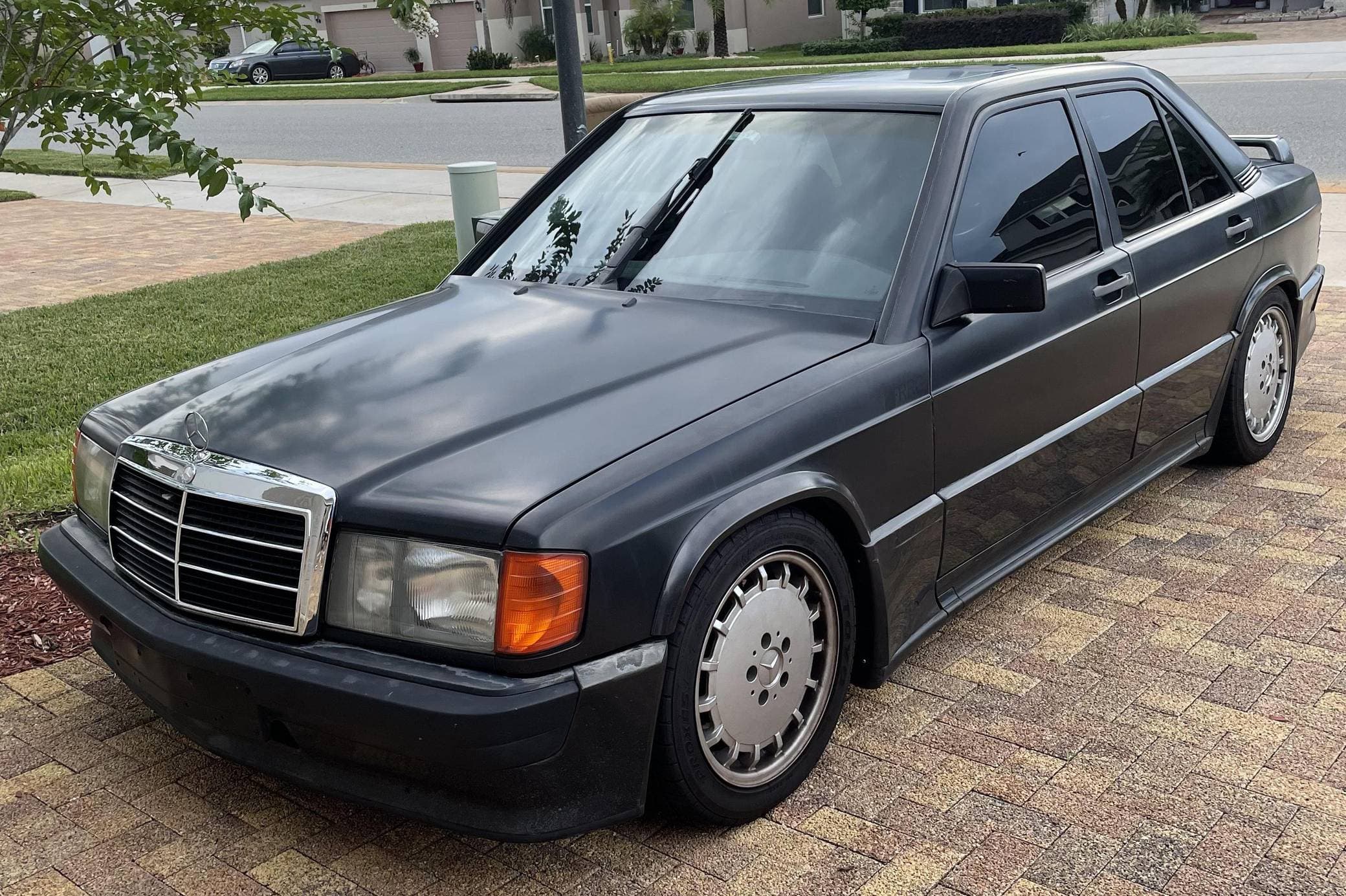 1985 Mercedes-Benz C-Class sold for $15,100