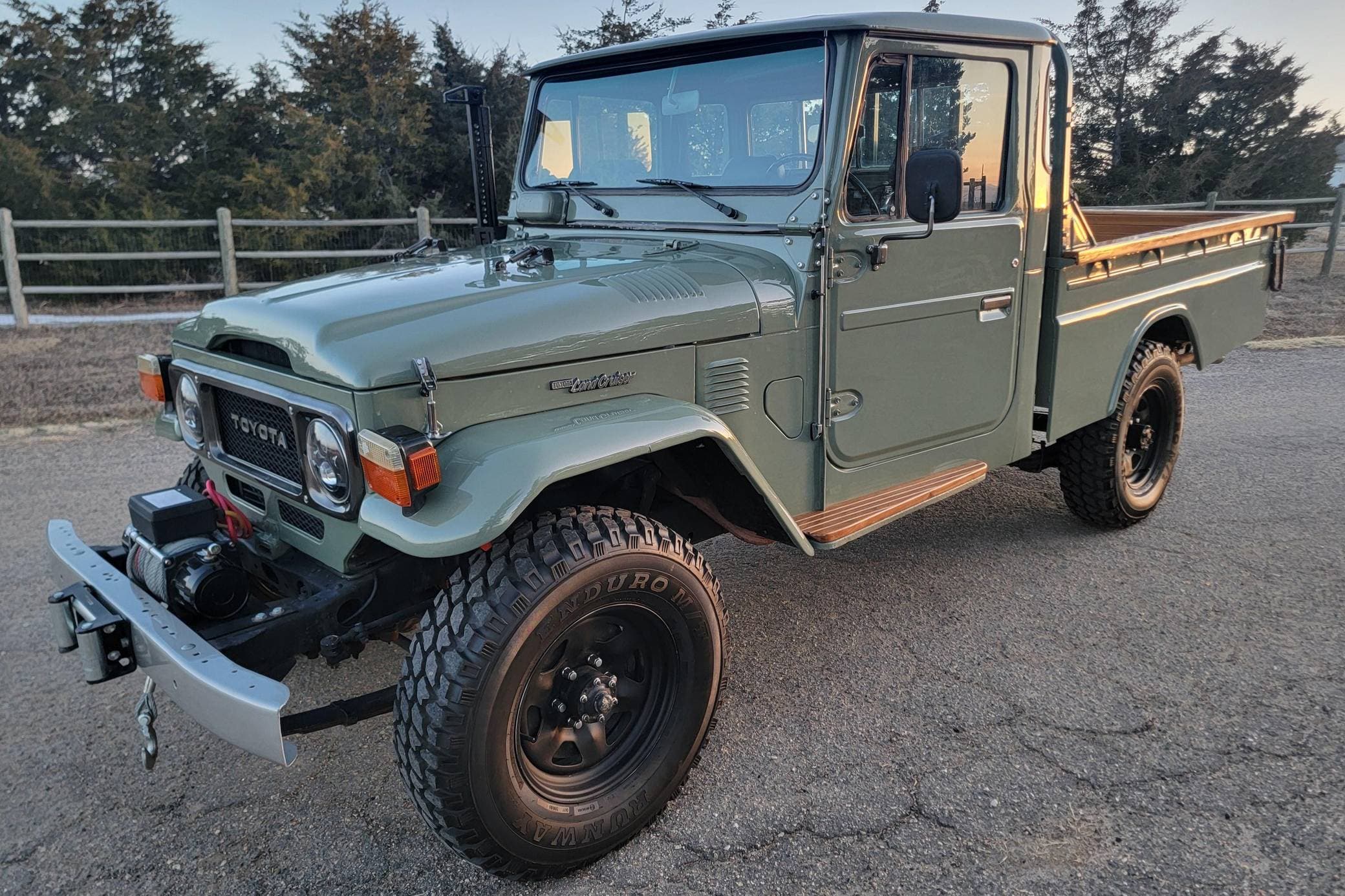 1984 Toyota Land Cruiser sold for $27,400