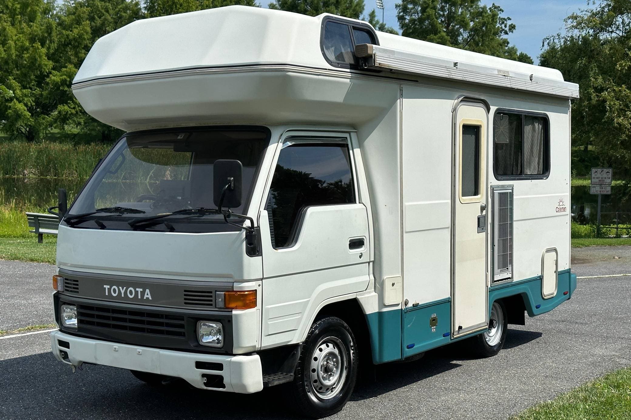 1992 Toyota HiAce sold for $13,100
