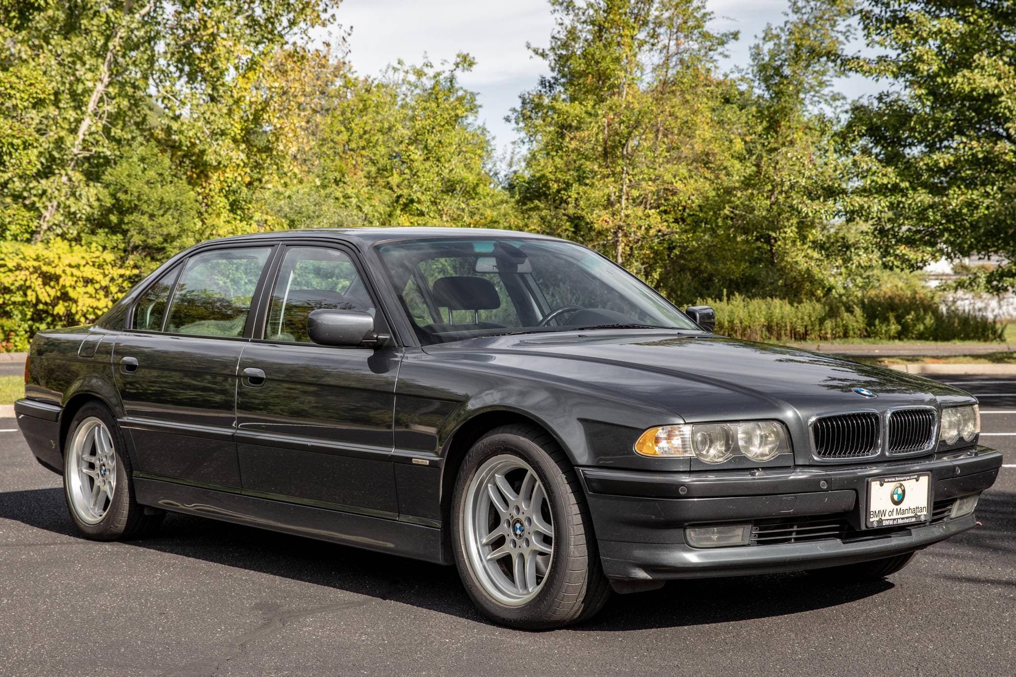 2001 BMW 7 Series sold for $18,800