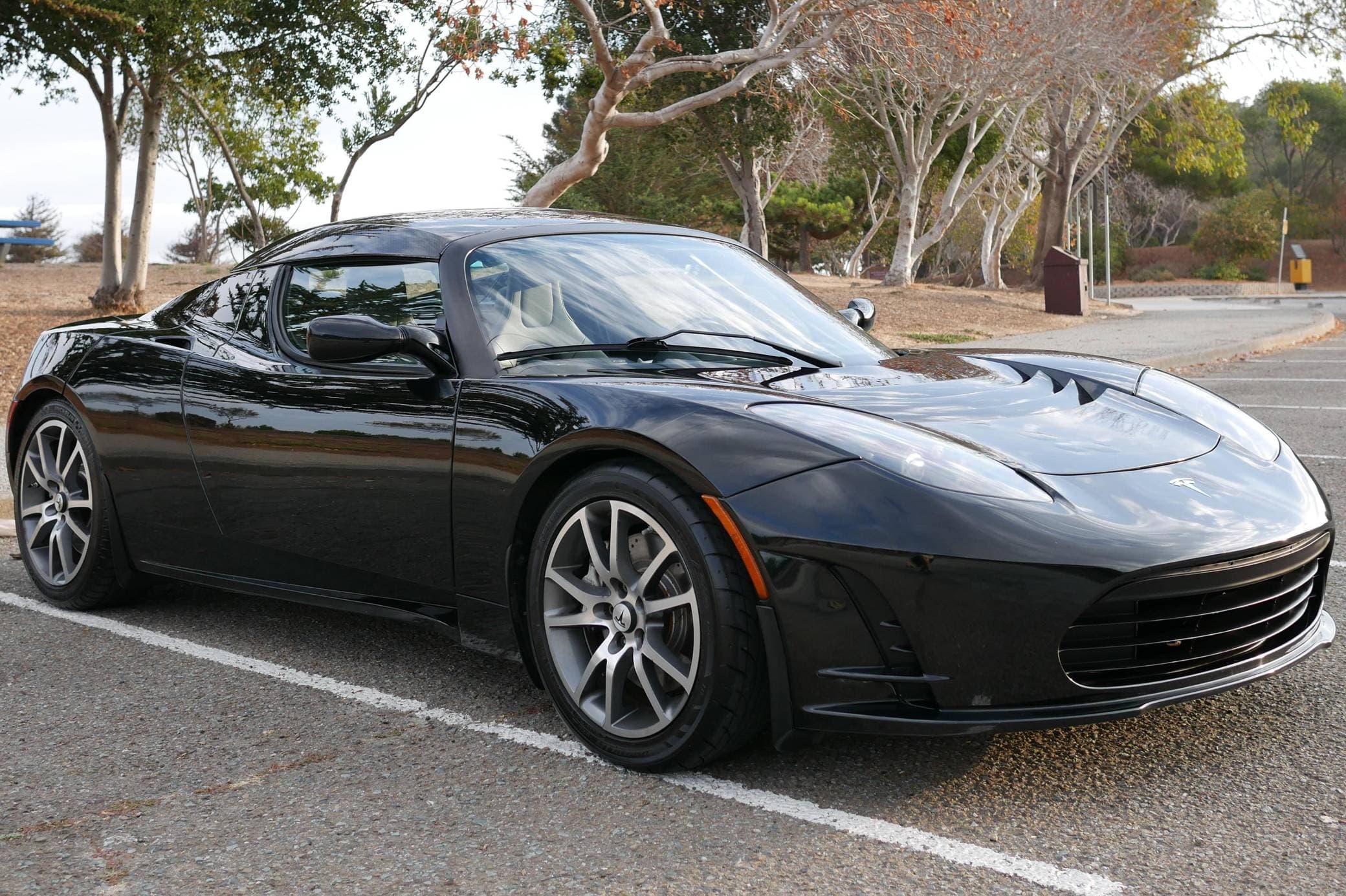 2011 Tesla Roadster sold for $82,000