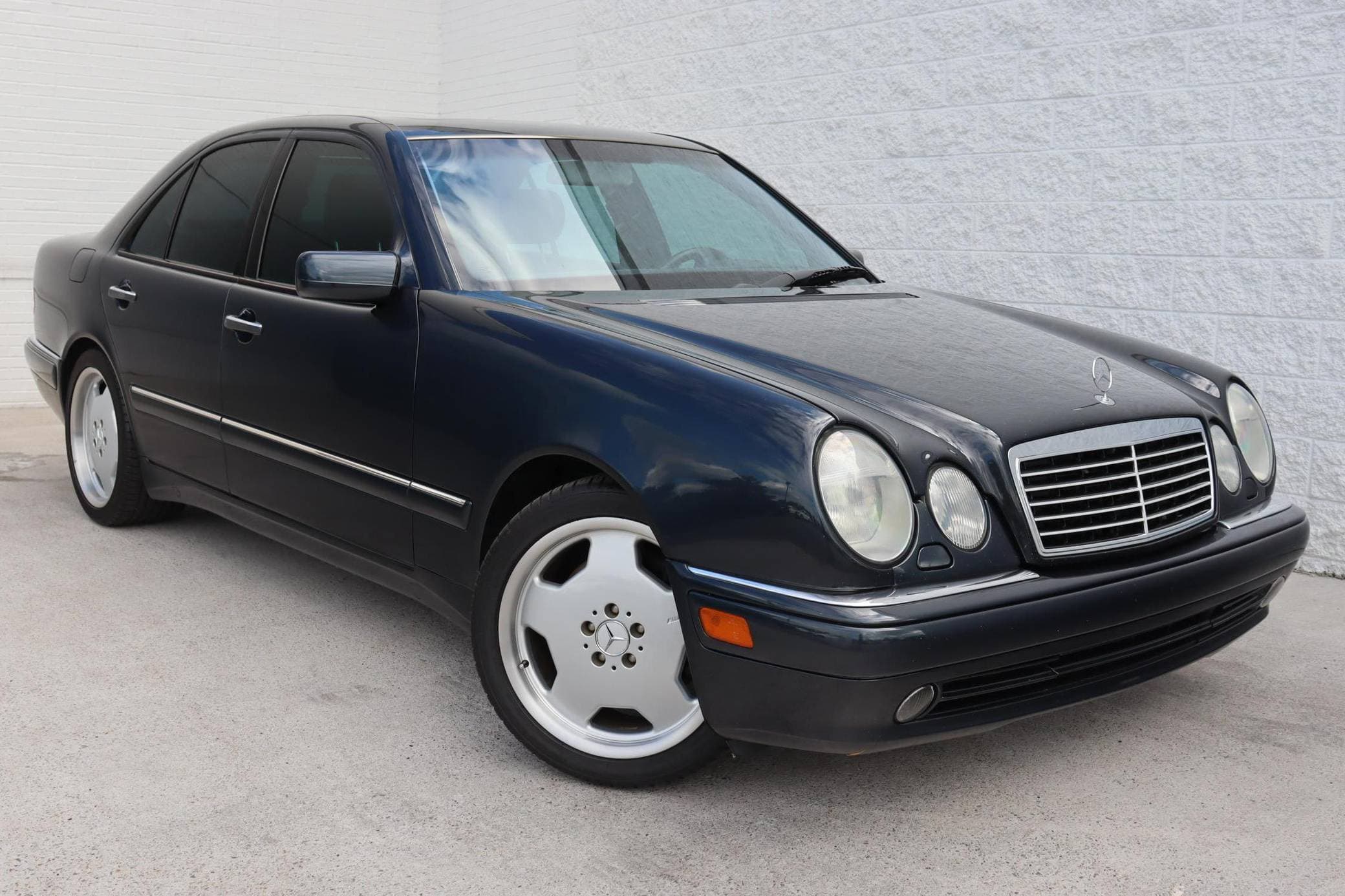 1999 Mercedes-Benz W210 E55 AMG sold for $8,300