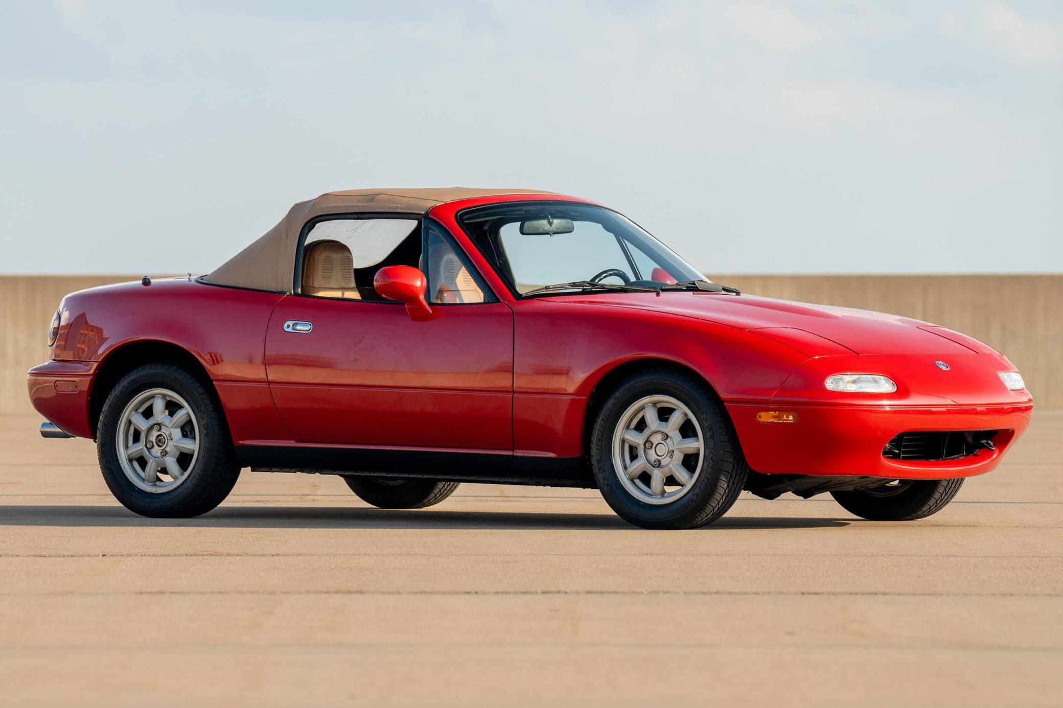 1993 Mazda NA Miata sold for $14,005