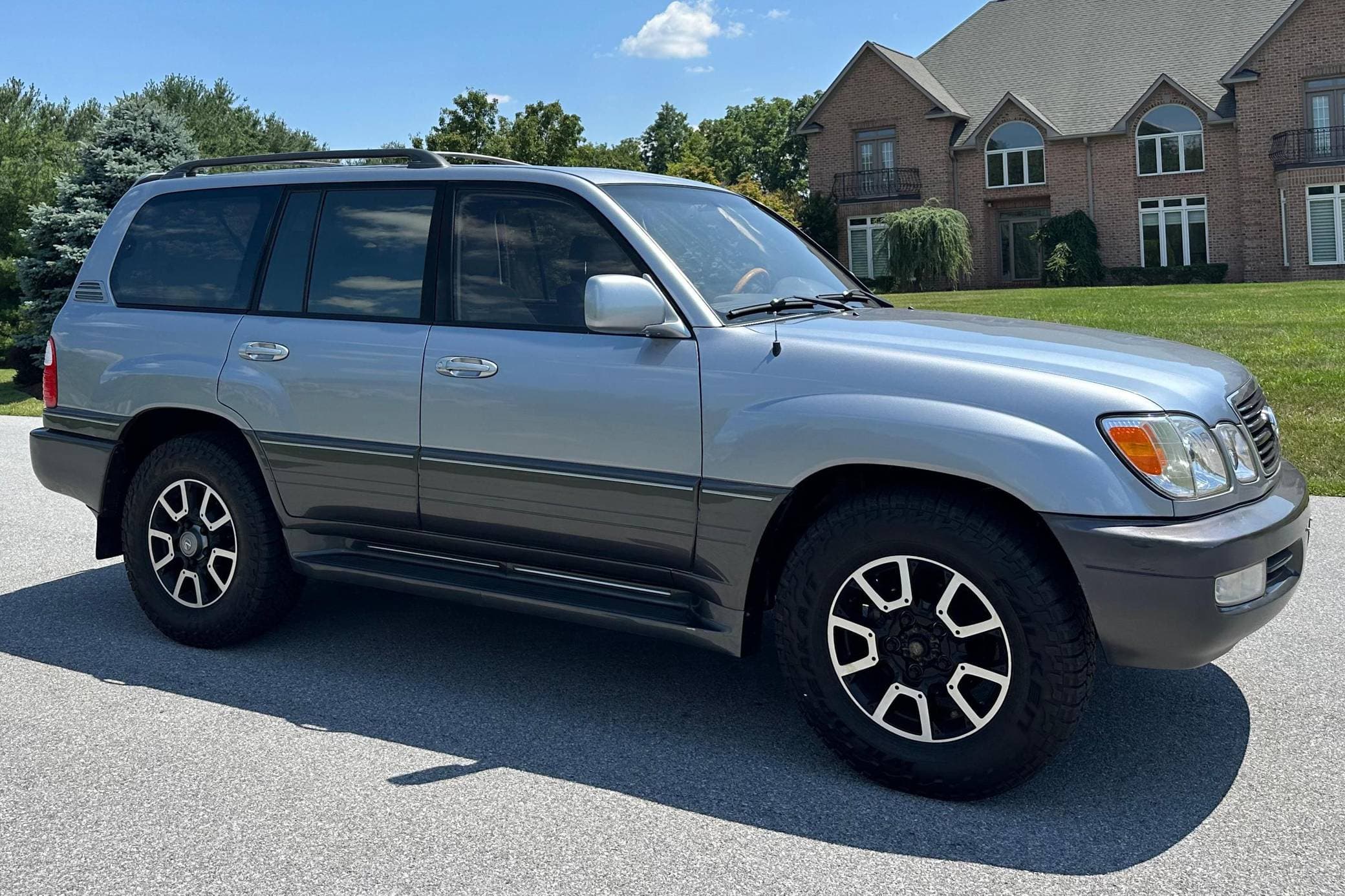 2002 Lexus LX sold for $10,200