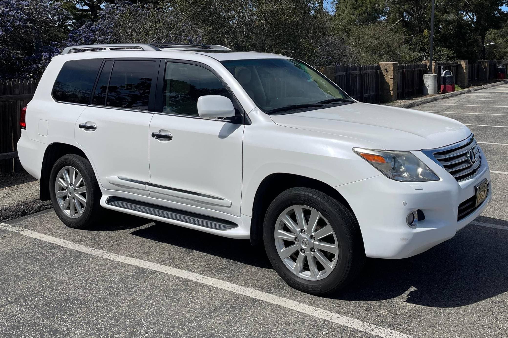 2009 Lexus LX sold for $24,001