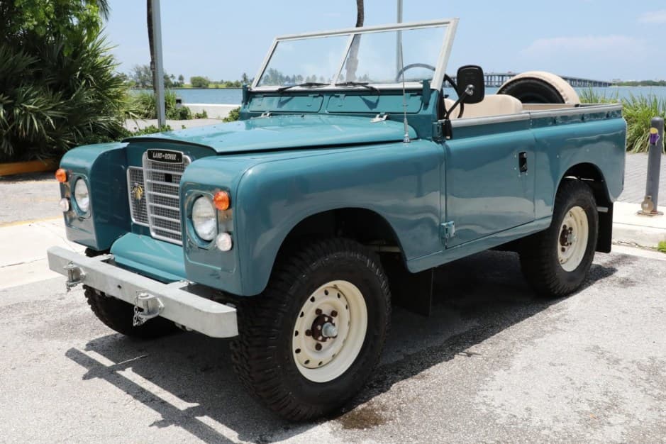 1974 Land Rover Series 88 sold for $30,000