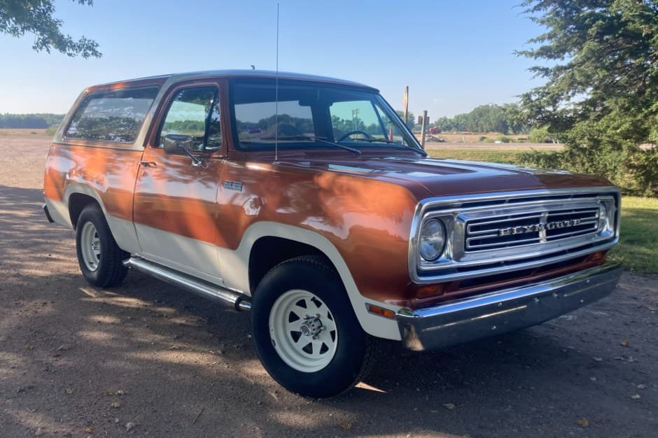1975 Dodge Ramcharger / Plymouth Trail Duster sold for $14,300
