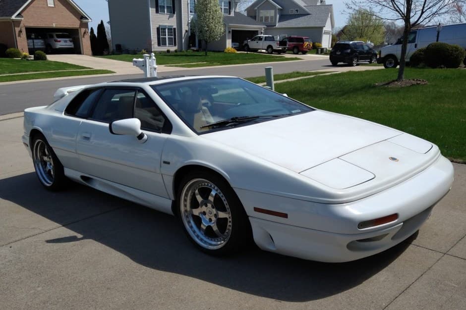 1994 Lotus Esprit sold for $25,252