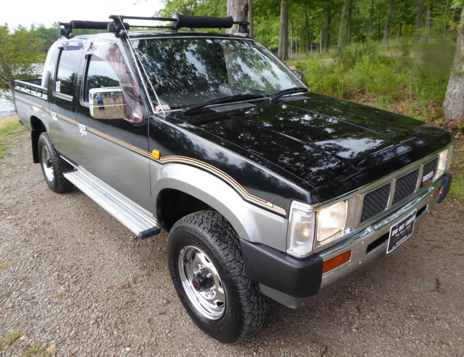 1990 Nissan Pickup sold for $9,300