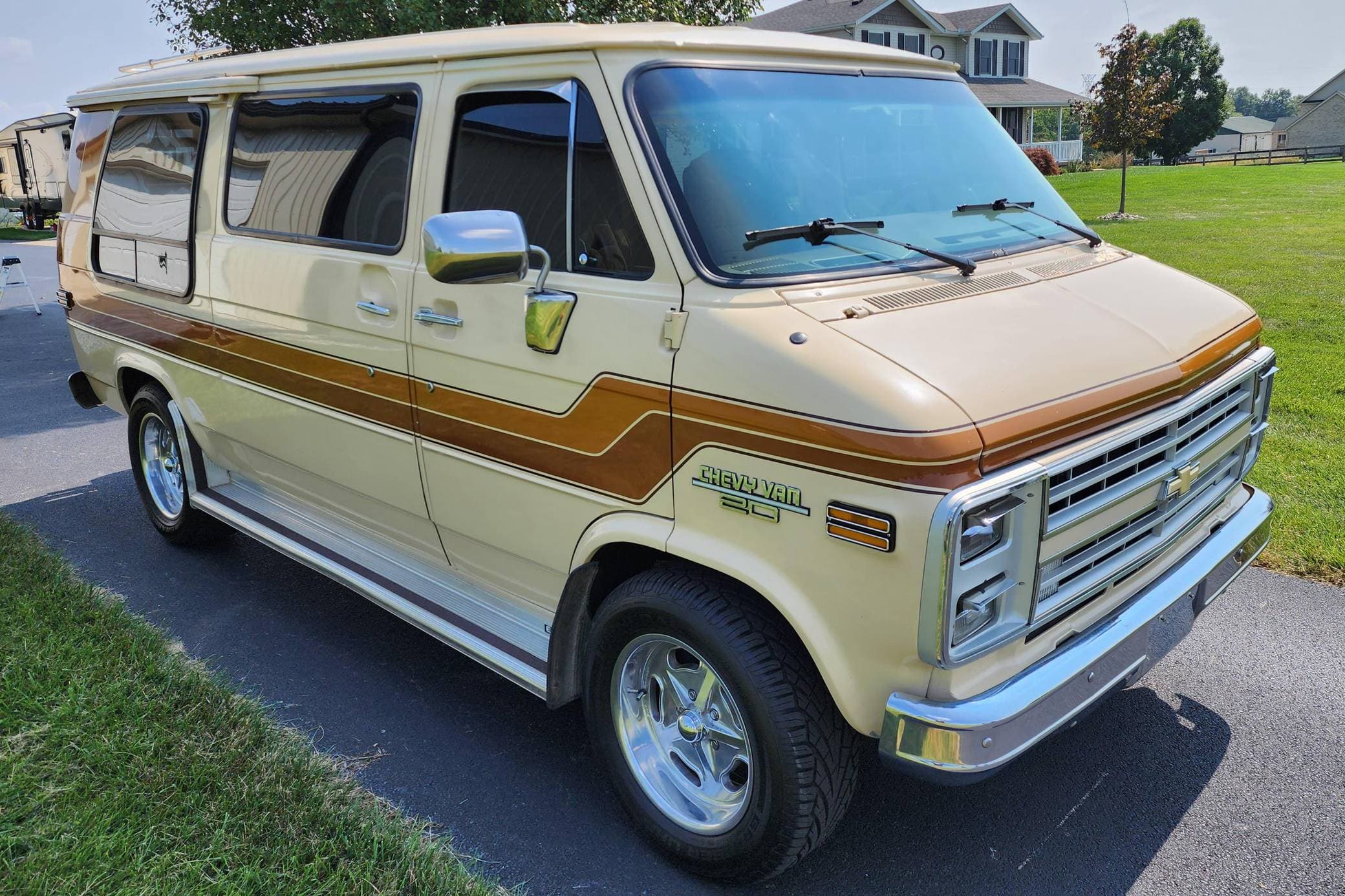 1986 Chevrolet G20 sold for $15,500