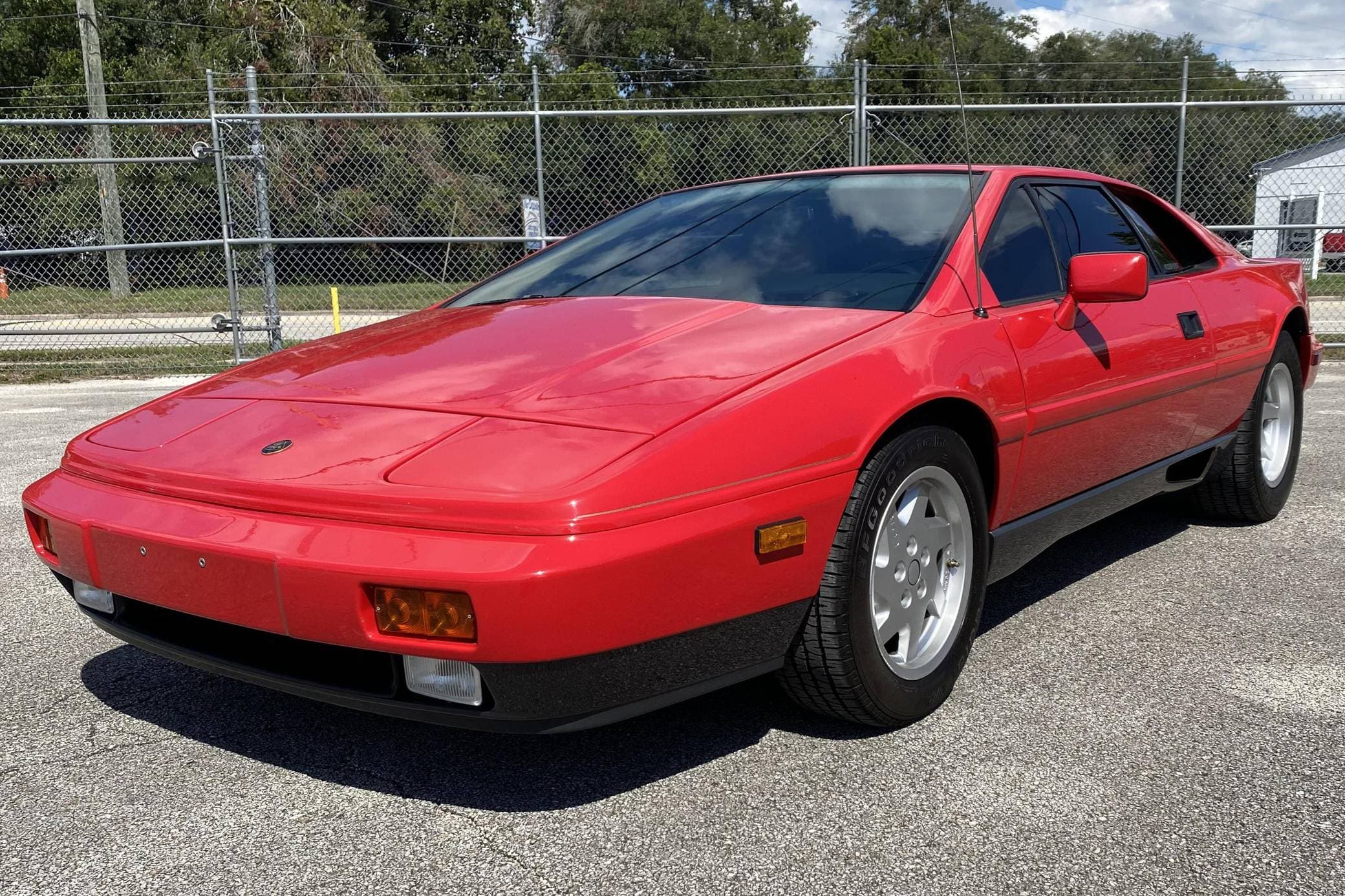 1988 Lotus Esprit sold for $25,000