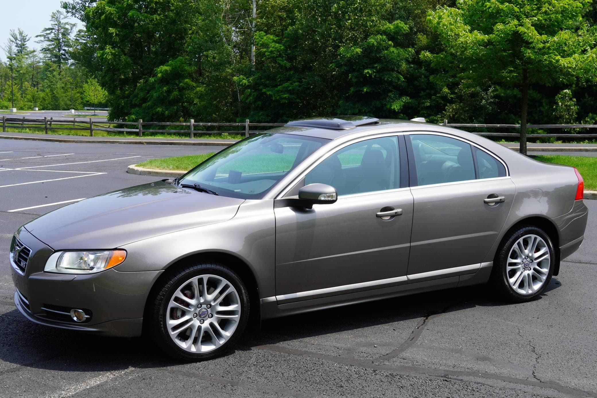 2007 Volvo S80 sold for $12,101