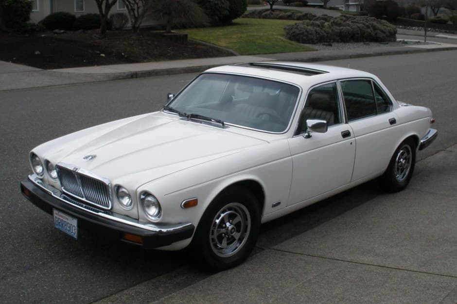 1985 Jaguar XJ Series 3 (1980-1992) sold for $9,400