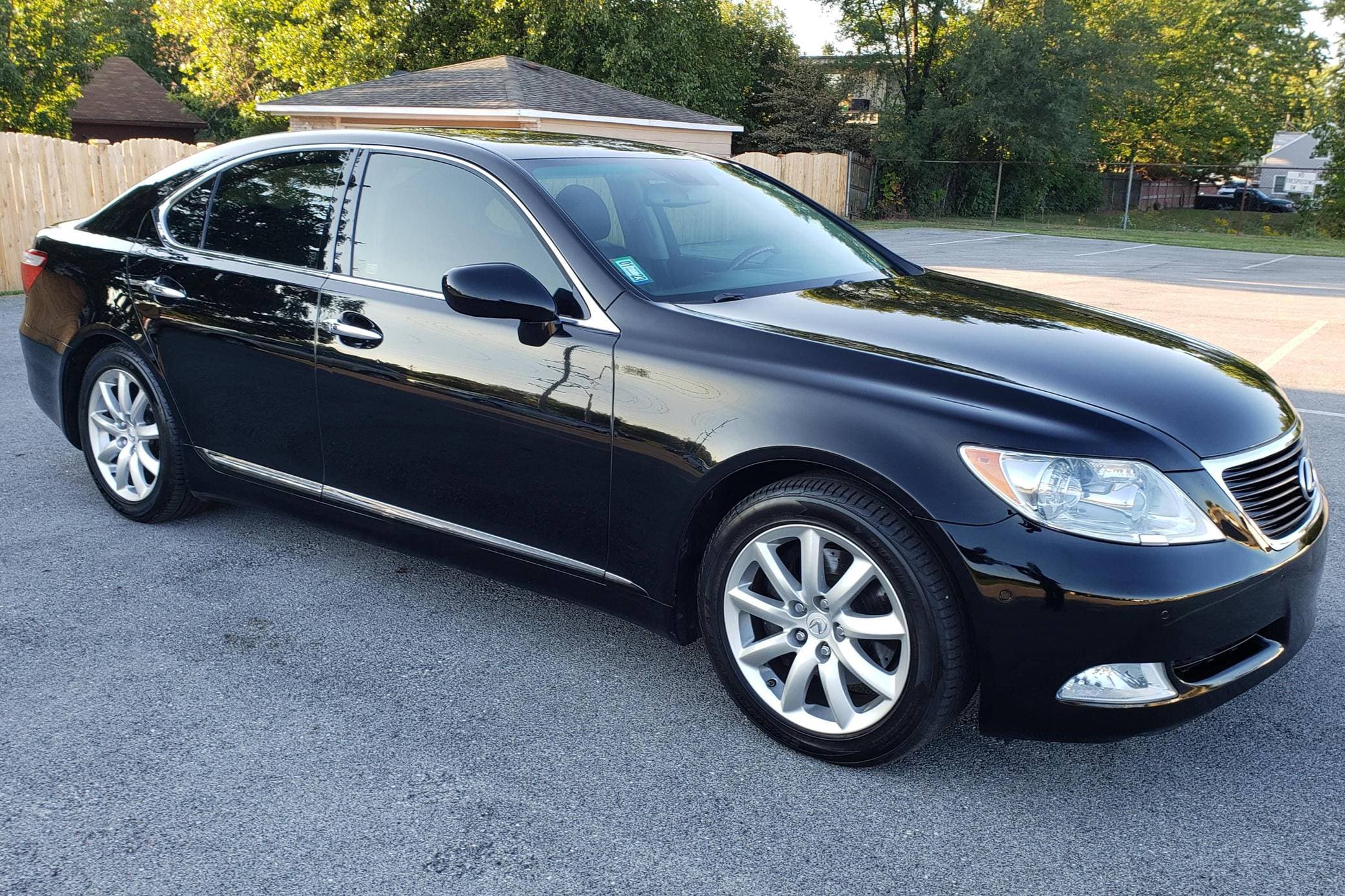 2008 Lexus LS sold for $9,901