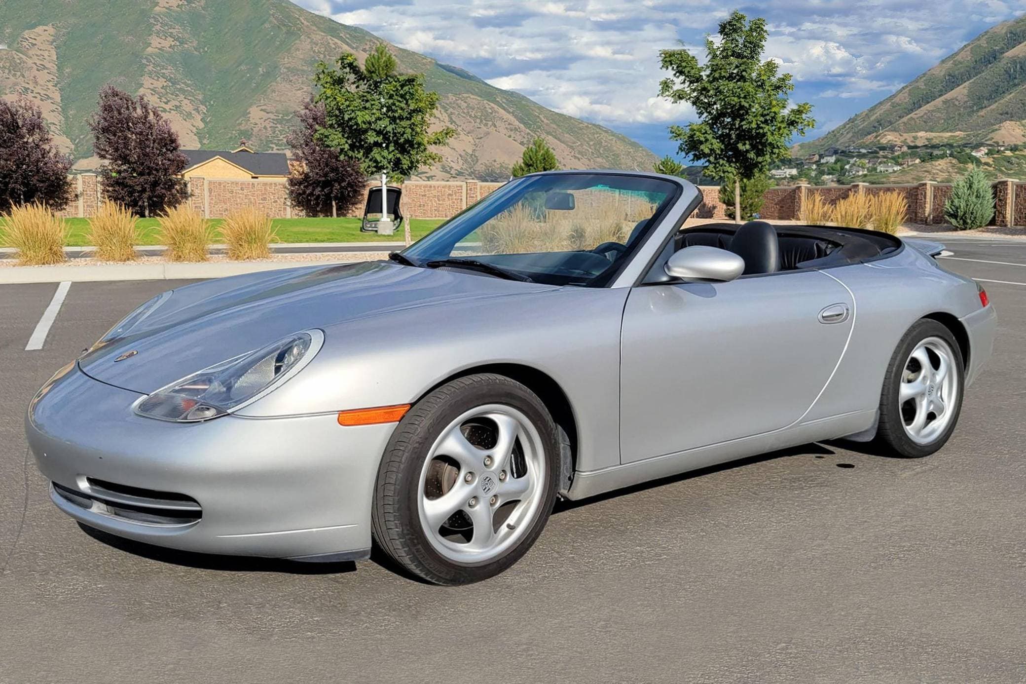 2000 Porsche 996 911 sold for $21,996