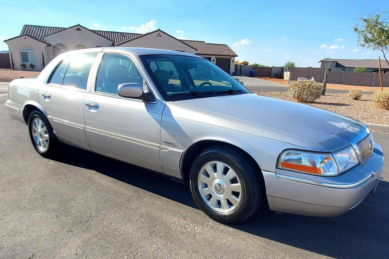 2004 Mercury Grand Marquis sold for $8,350