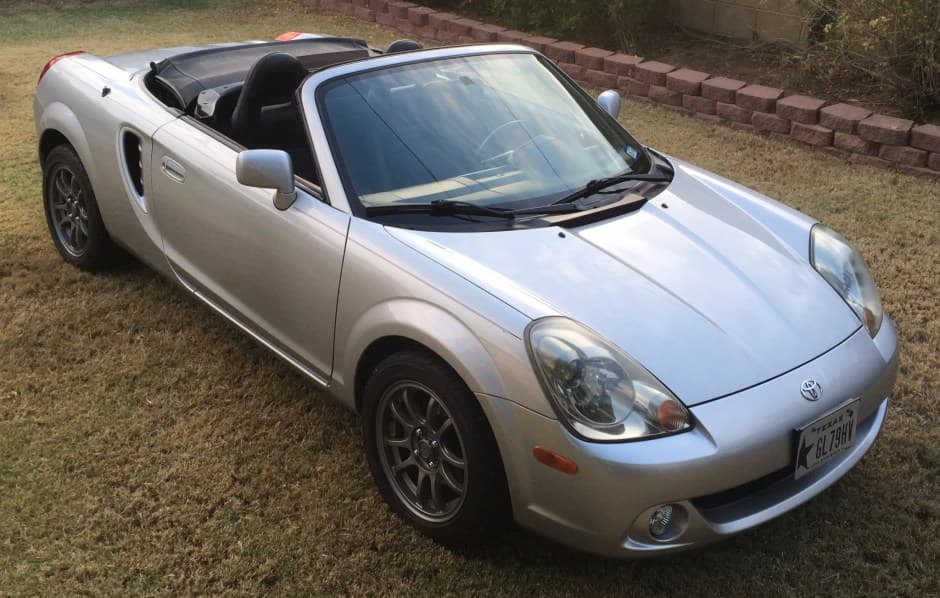 2004 Toyota W30 MR2 sold for $8,400