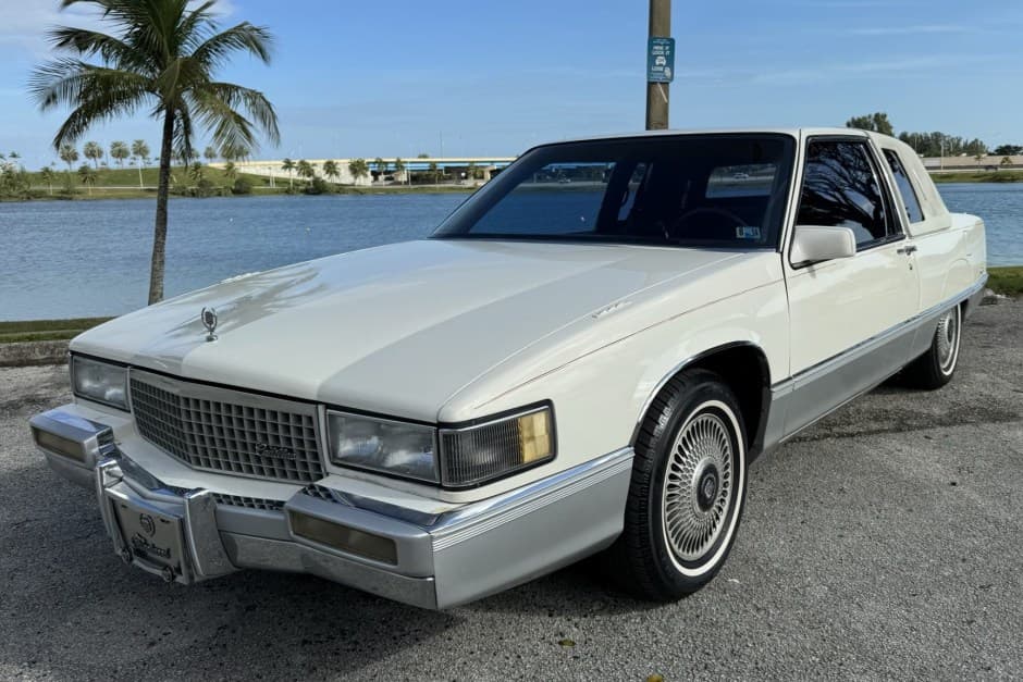 1990 Cadillac Fleetwood 1985-1996 sold for $5,000