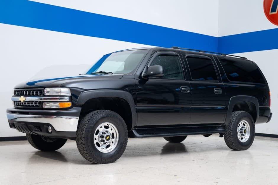 2003 Chevrolet Suburban (GMT800 2000-2006) sold for $32,750