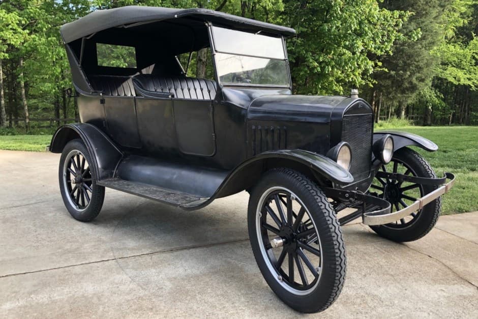 1925 Ford  sold for $8,200