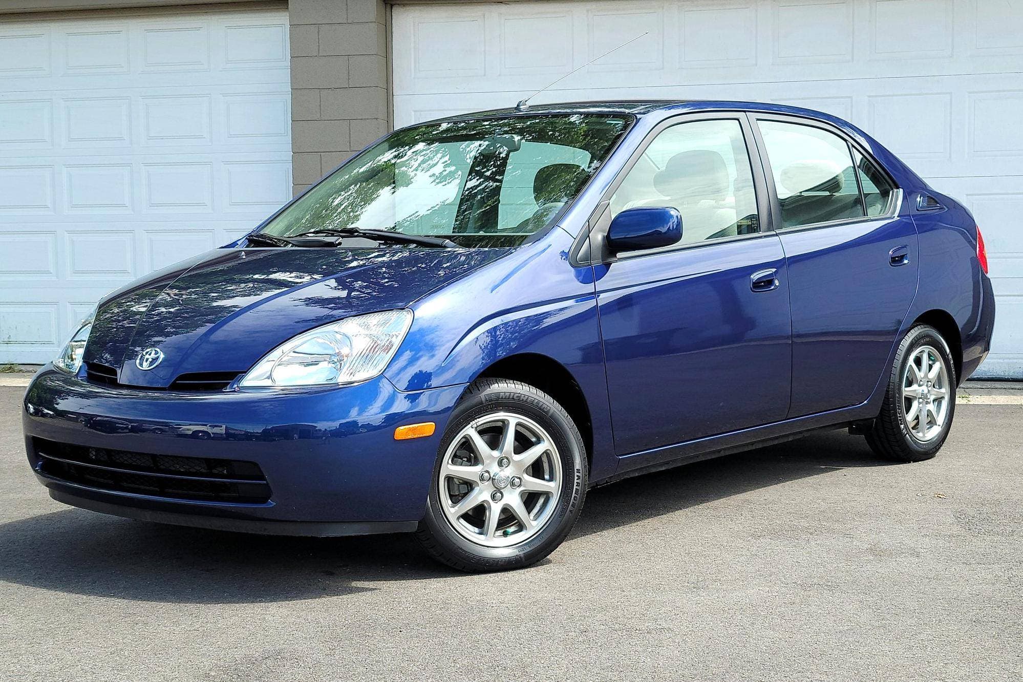 2003 Toyota Prius sold for $8,369