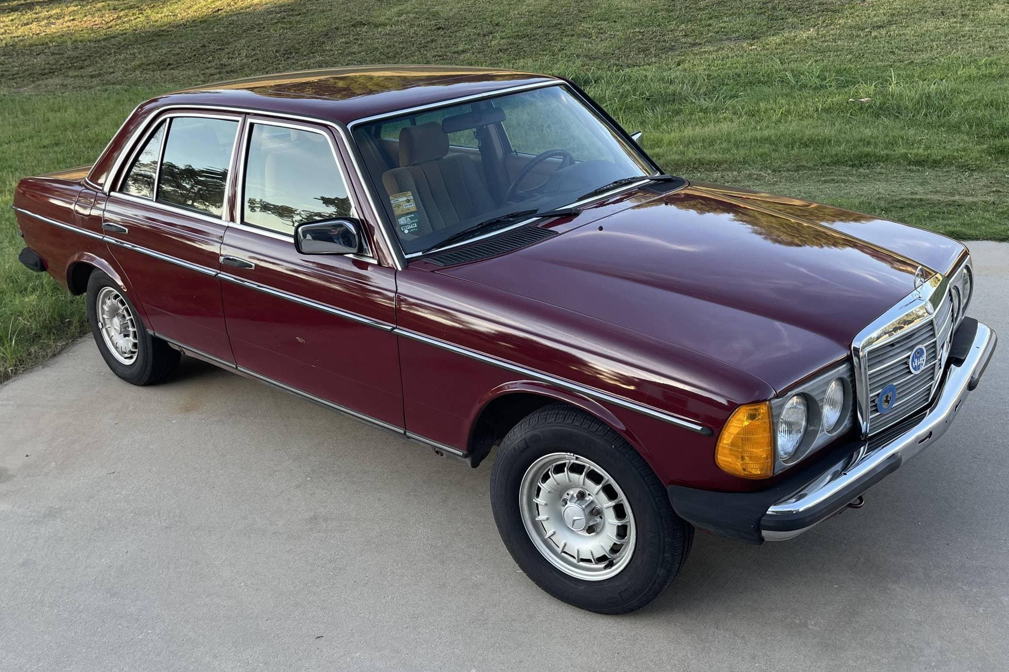 1985 Mercedes-Benz E-Class sold for $4,000