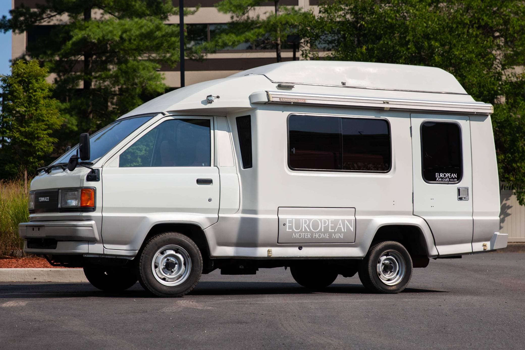 1992 Toyota TownAce sold for $18,750
