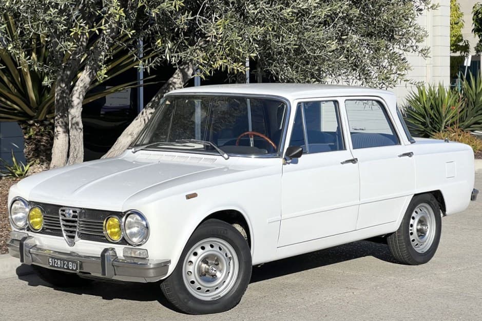 1972 Alfa Romeo 105 Series Sedan sold for $40,000