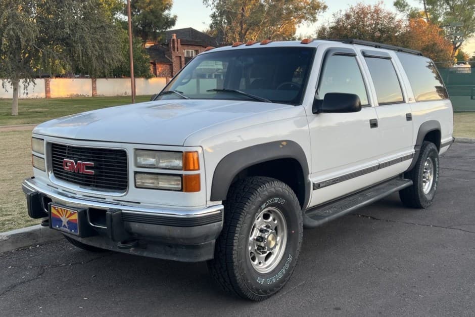 1996 GMC Suburban (GMT400 1992-1999) sold for $15,445