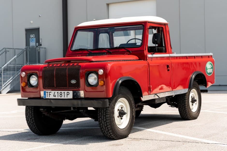 1983 Land Rover Series 109 sold for $21,000