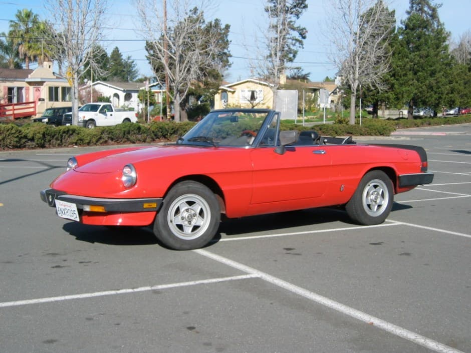 1985 Alfa Romeo 105/115 Spider Series 3 sold for $5,000