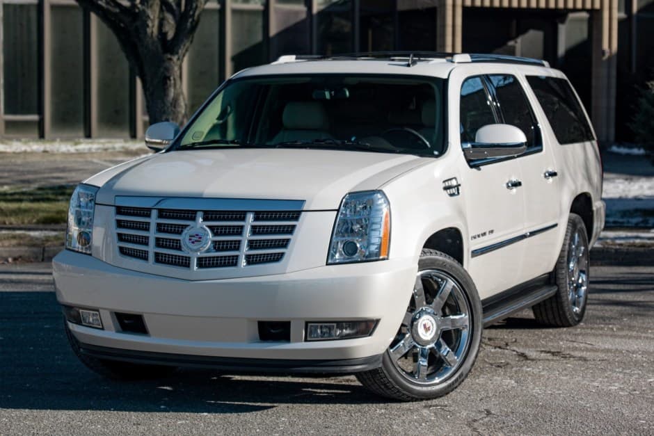 2010 Cadillac Escalade & EXT GMT900 (2007-2014) sold for $35,000