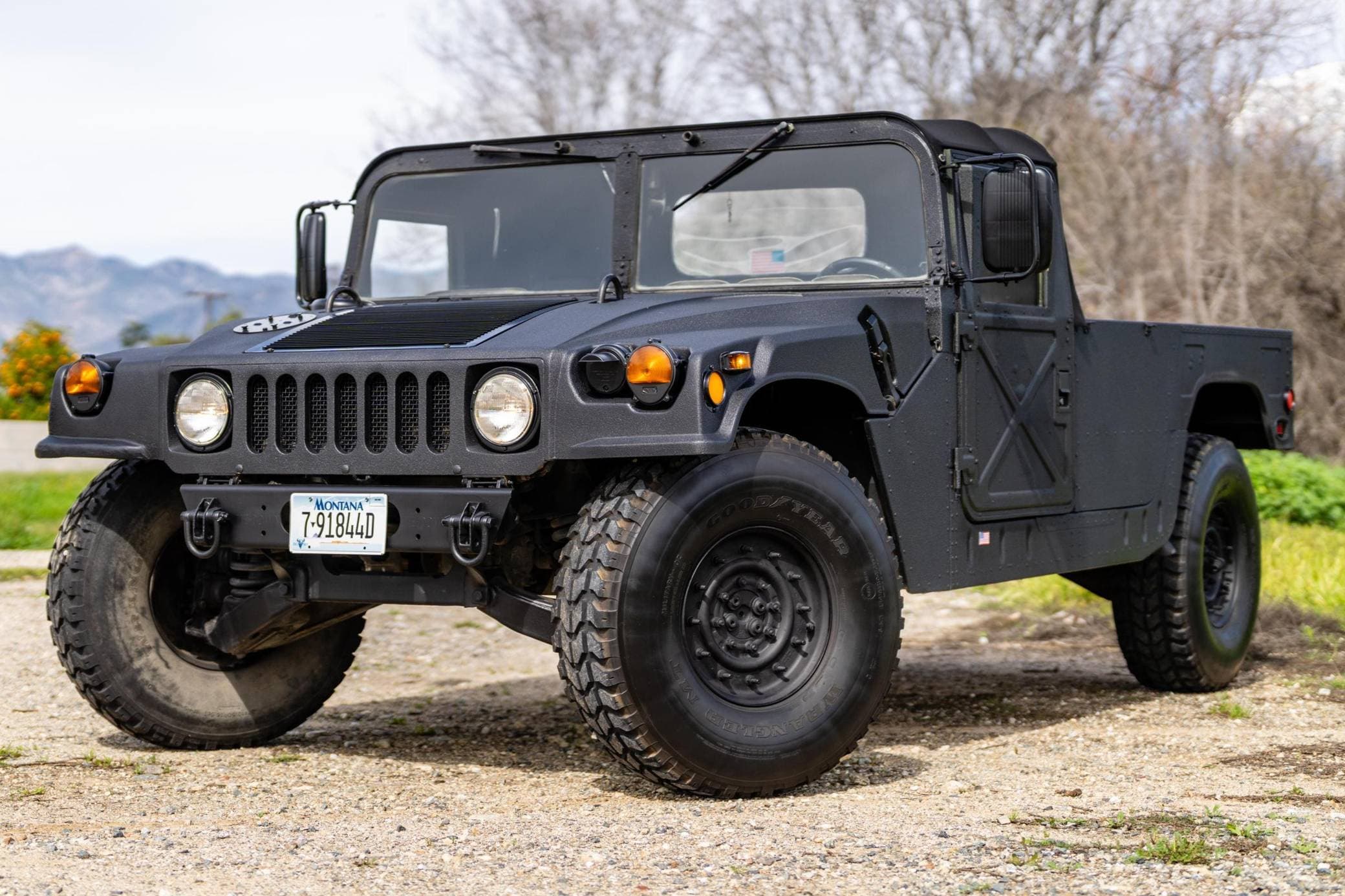 1990 AM General Hummer sold for $10,300