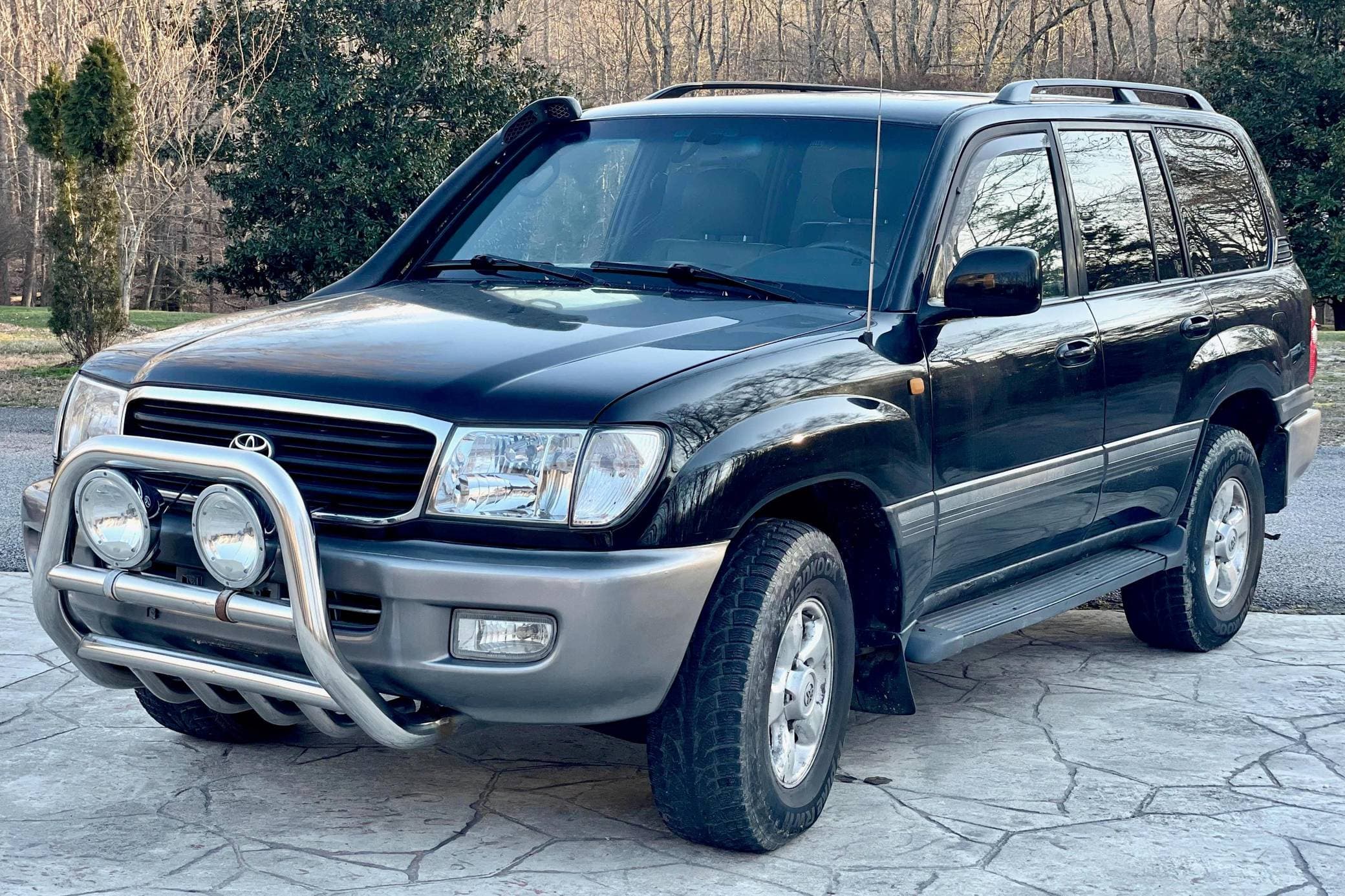 1998 Toyota Land Cruiser sold for $15,500