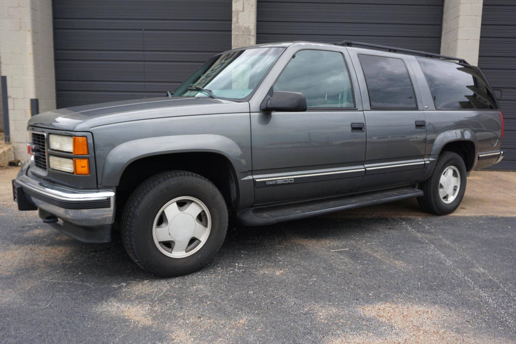 1999 GMC Suburban sold for $5,800