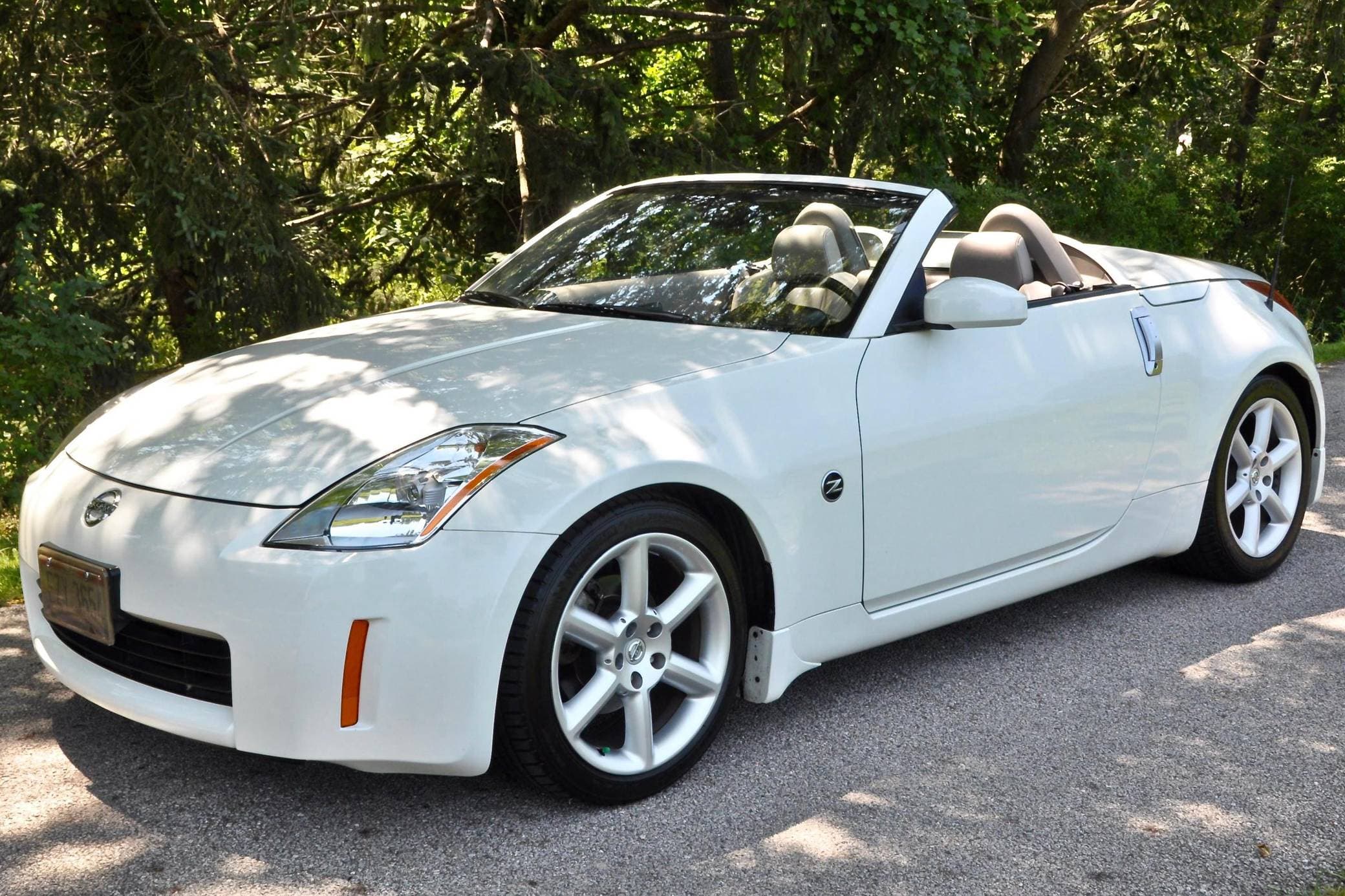 2004 Nissan 350Z sold for $11,700