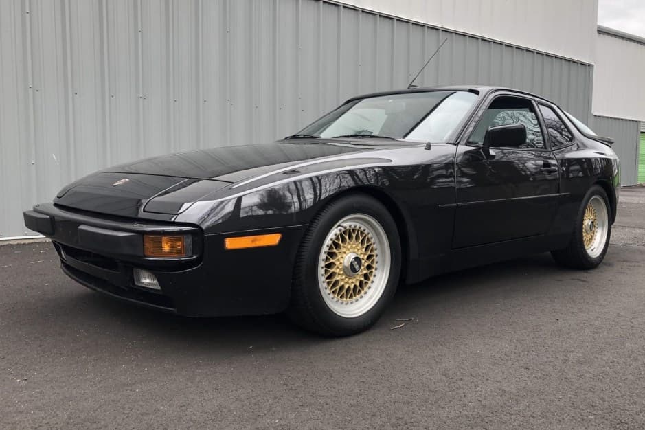 1984 Porsche 944 sold for $14,194