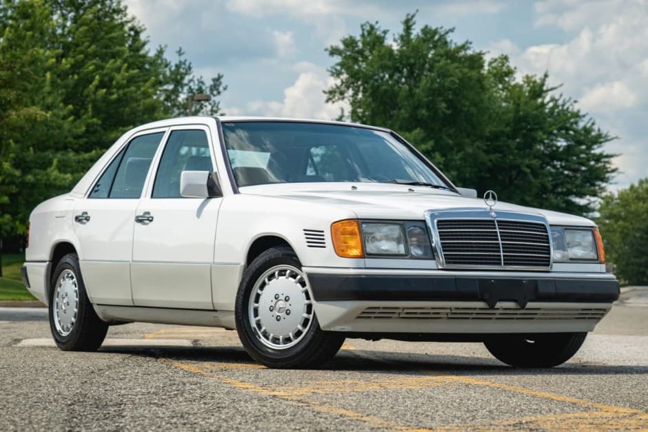 1992 Mercedes-Benz W124 E-Class sold for $16,250