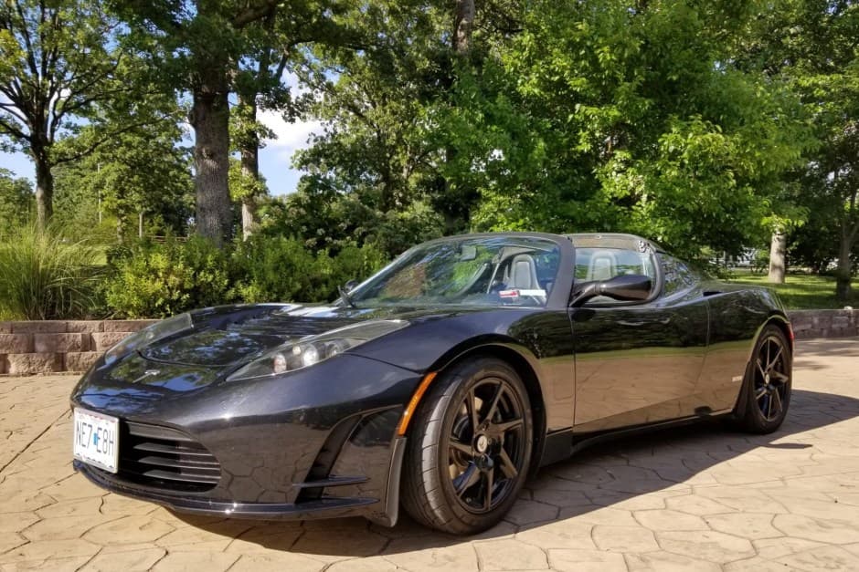 2010 Tesla Roadster sold for $115,000