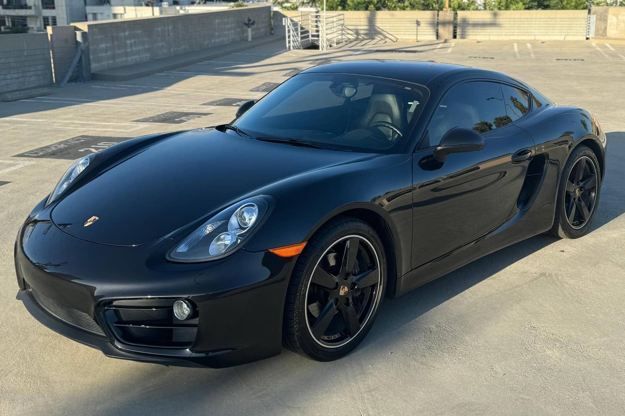 2014 Porsche 981 Cayman sold for $29,000