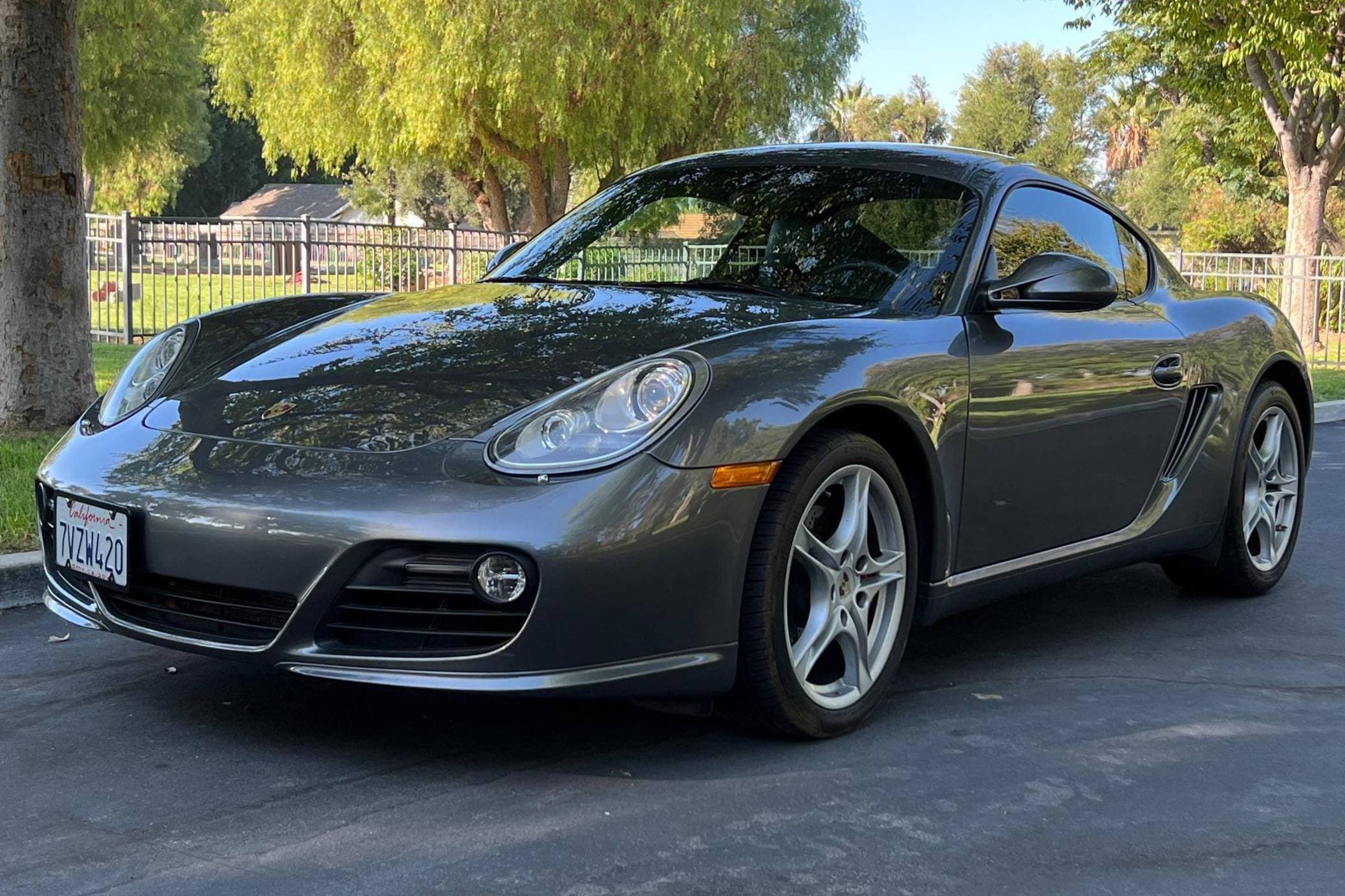 2011 Porsche 987 Cayman sold for $25,987
