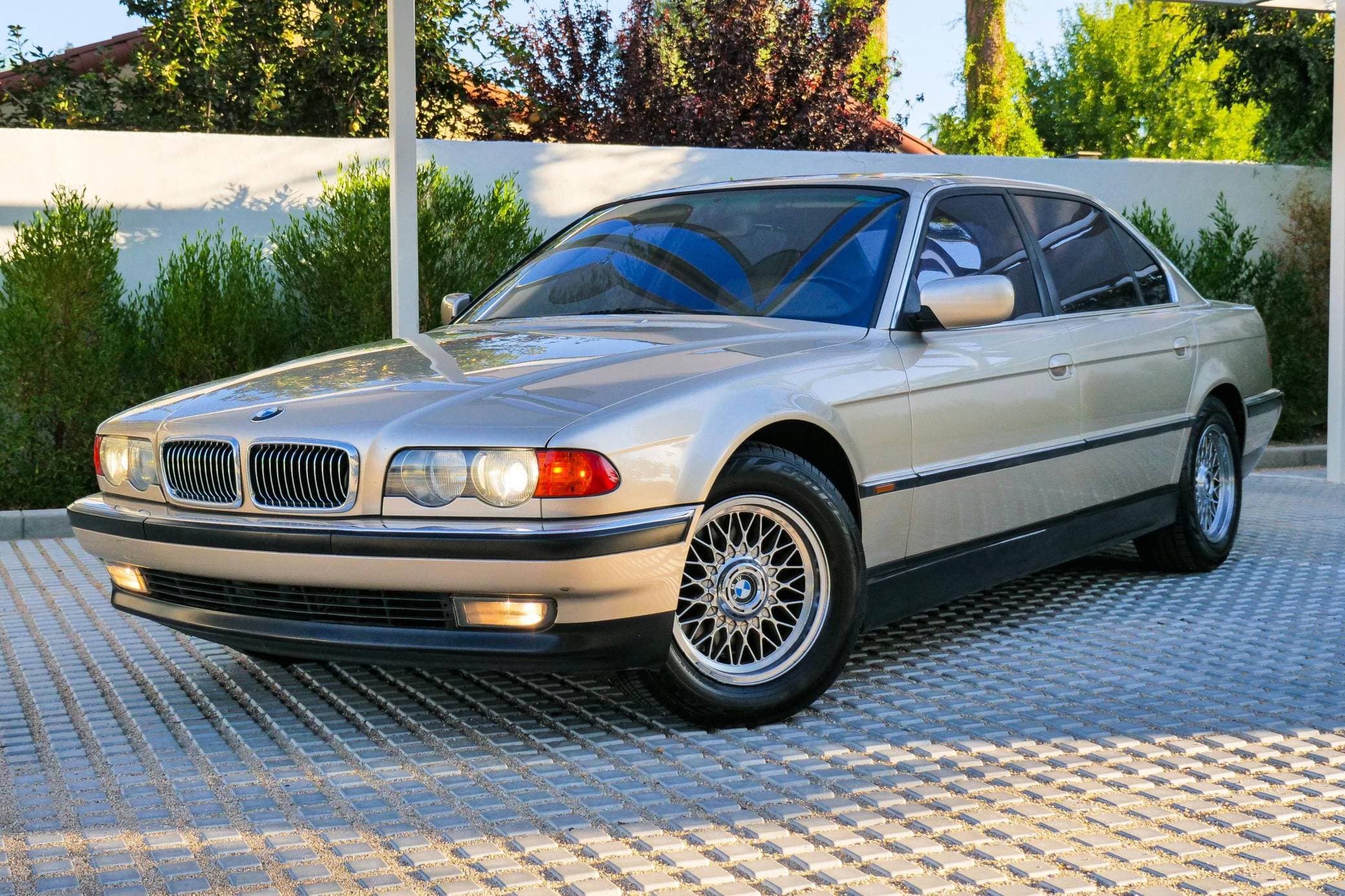 1999 BMW 7 Series sold for $5,100