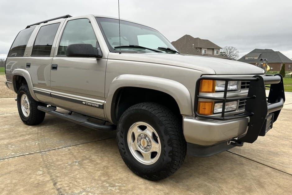 2000 Chevrolet Tahoe GMT400 sold for $18,000