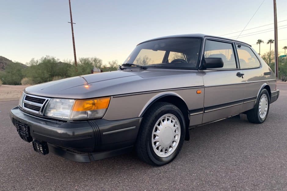 1990 Saab 900 sold for $5,000